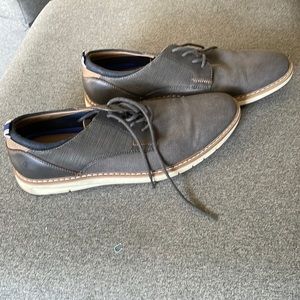 Men’s gray dress shoes size 10